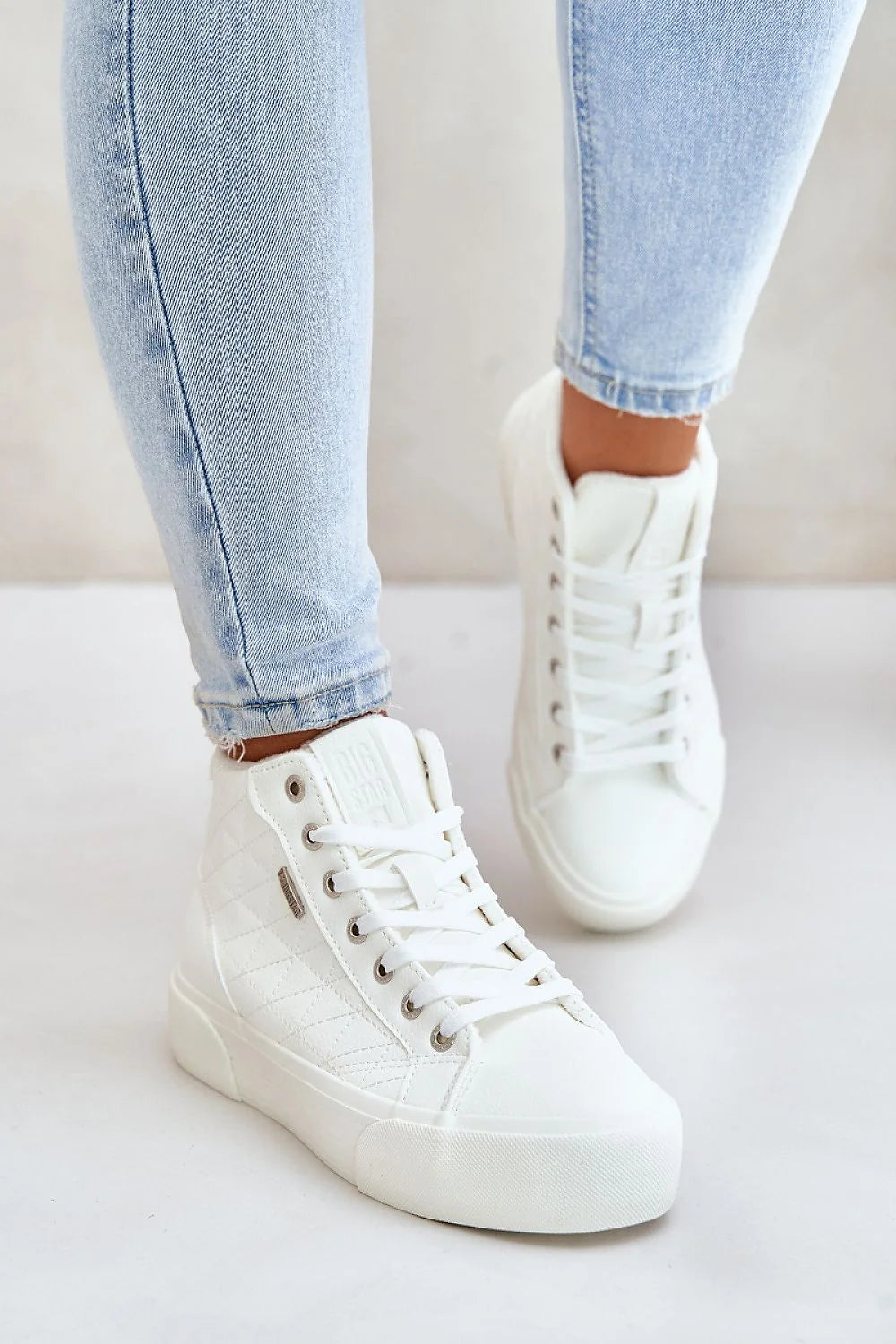 Baskets montantes pour femmes en cuir synthétique, design moderne, style urbain, confort et durabilité, parfait pour l'automne et l'hiver