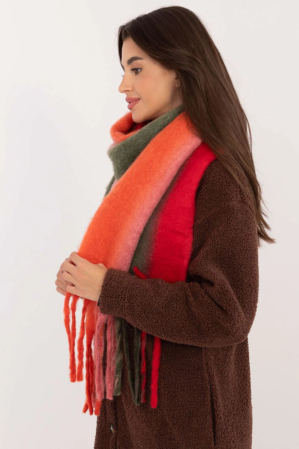Écharpe pour femme couleur vibrante texture douce longueur généreuse franges décoratives hiver chic cosy
