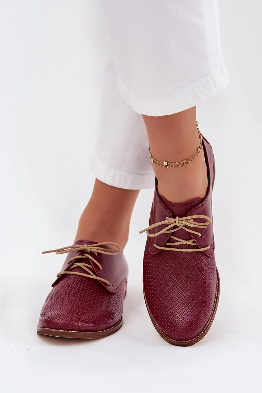derbies femme bordeaux cuir grainé texturé bout pointu lacets beiges talon bas semelle marron cousue empeigne perforée confort élégant
