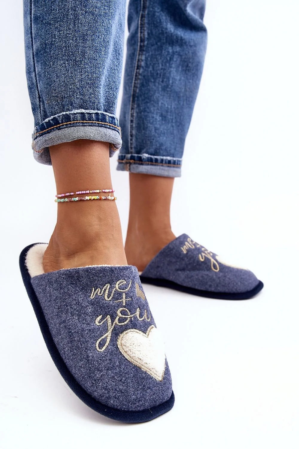 Pantoufles femmes style confort fourrure feutre bleu denim douillet intérieur cosy mule Bout fermé cœur broderie dorée