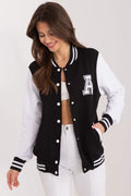 Blouson varsity style pour femme noir et blanc contrasté lettre A fermeture boutons pression côtelé manches blanches synthétique casual sporty