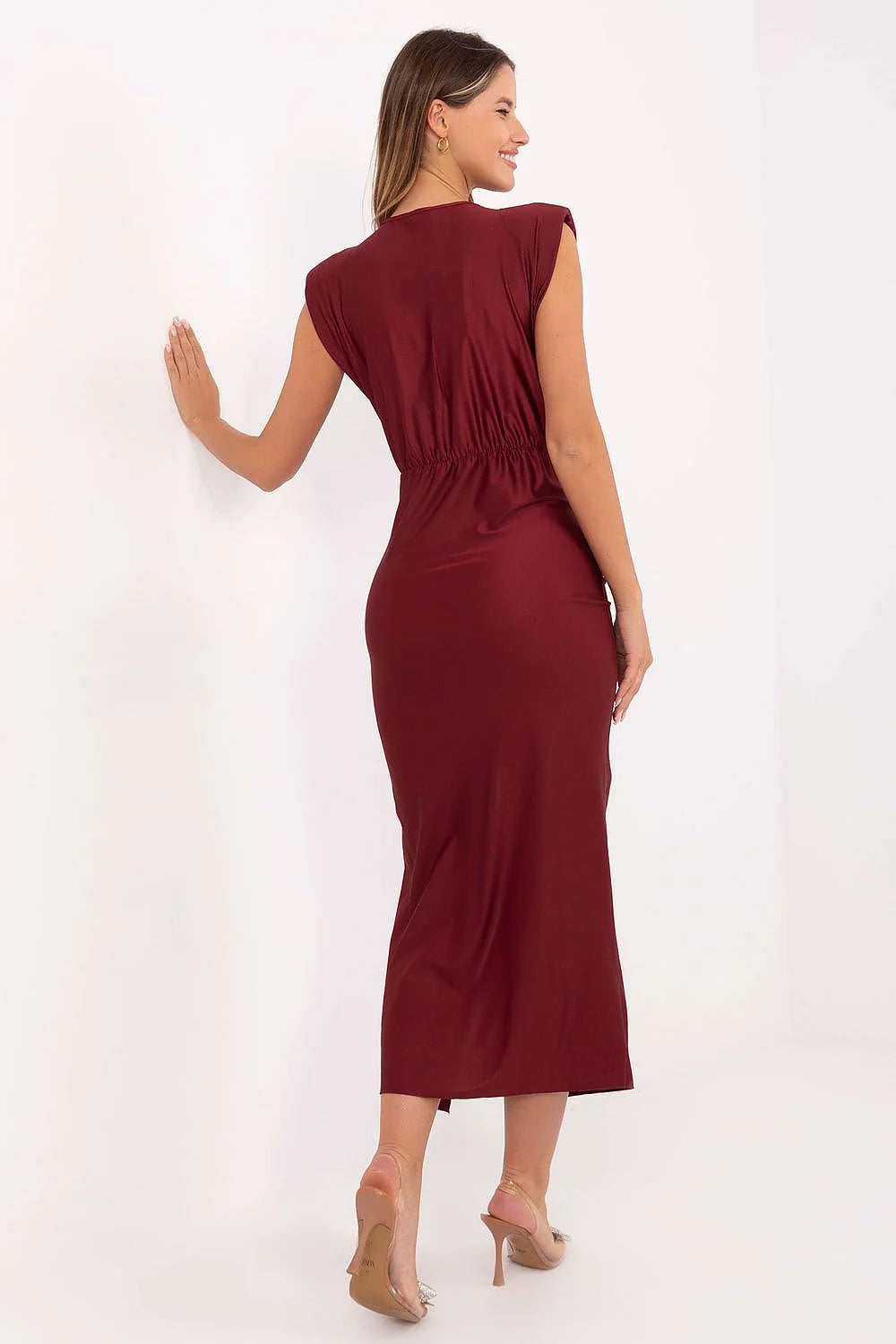 robe crayon midi élégante féminine ajustée viscose polyester épaulettes structurée décolleté croisé fente frontale sensuelle plis métalliques affinée taille