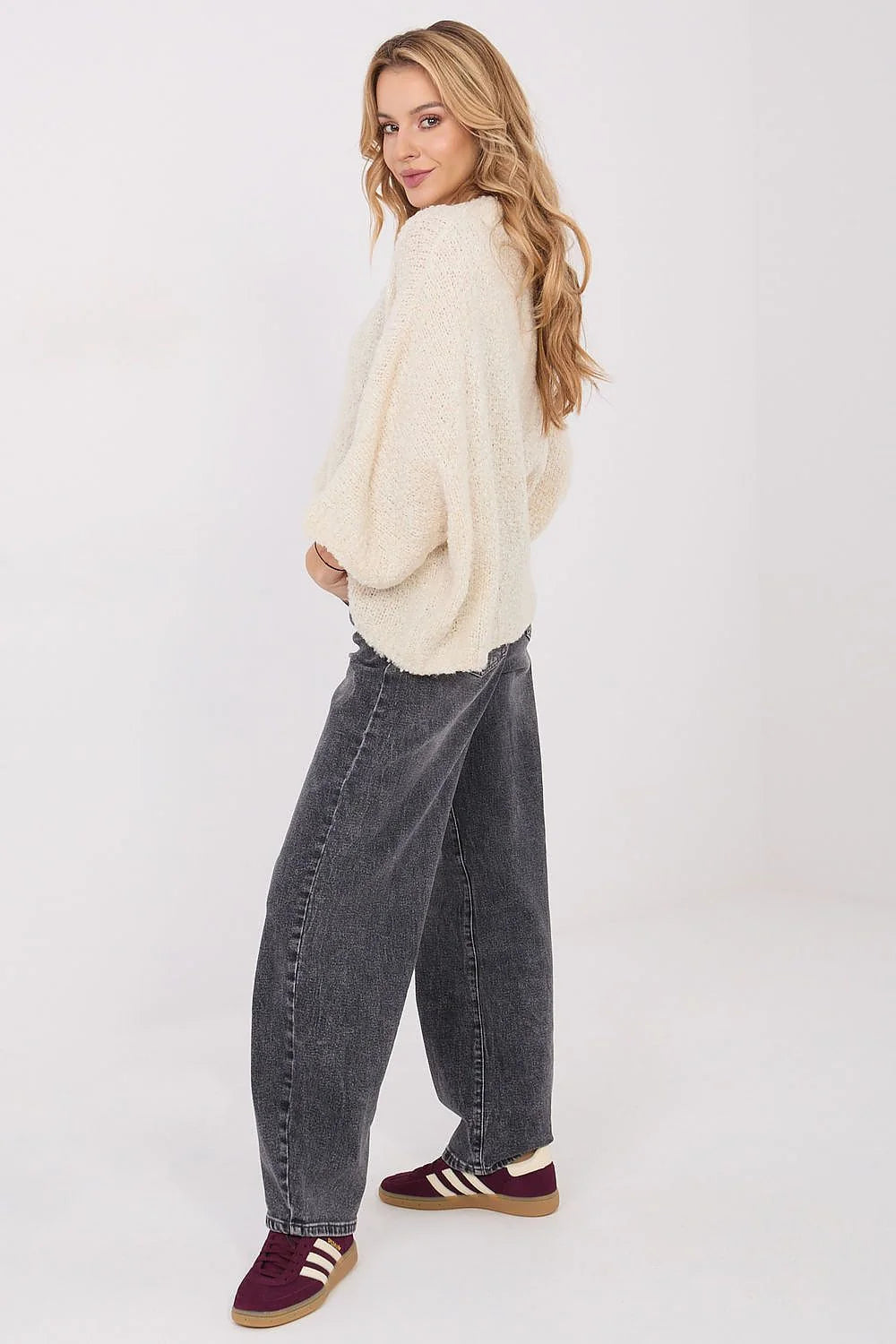 pull oversize femme maille bouclée crème col rond manches trois quarts boxy fentes latérales douce pelucheuse chaleureuse polyvalente