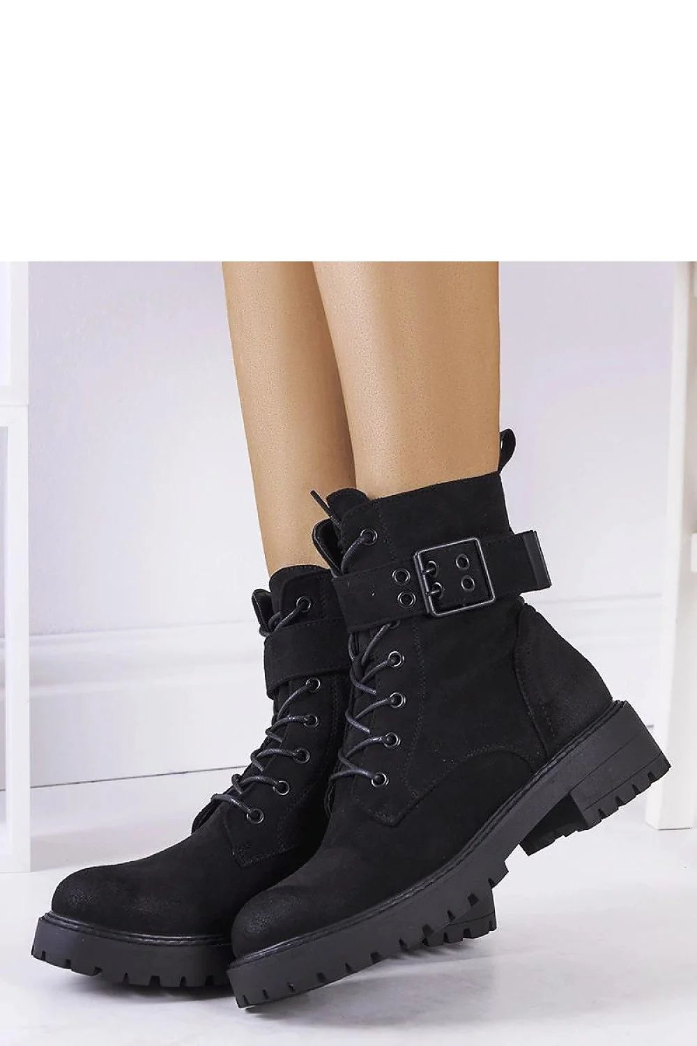 Bottes urbaines femmes style militaire cuir suédé noir lacets sangle métallique semelle cramponnée confort cheville