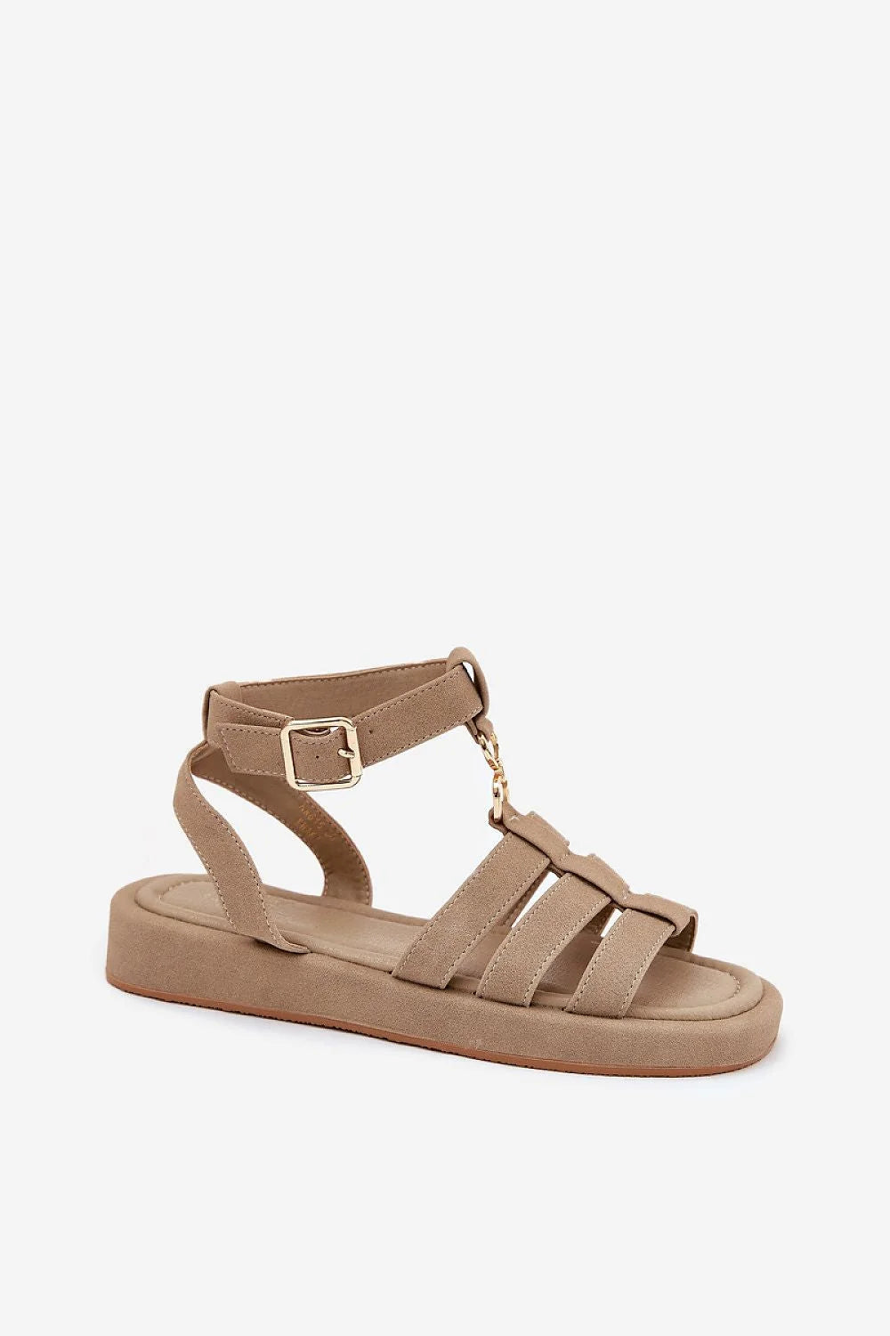 Sandales pour femmes style décontracté estival matériau synthétique cuir suédé beige lanières larges boucle métallique or pâle semelle caoutchouc douce finitions soignées