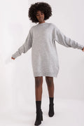 Robe pull oversize pour femme, manches longues effet chauve-souris, col rond ajusté, couleur grise neutre, coupe ample, finitions côtelées, confort et style