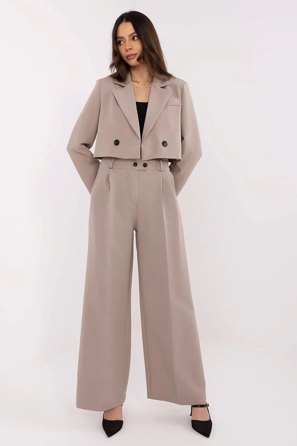 tailleur femme deux pièces blazer court doubleboutonnage épaulettes pantalon taillehaute palazzo jambes larges beige taupe tissu fluide structuré