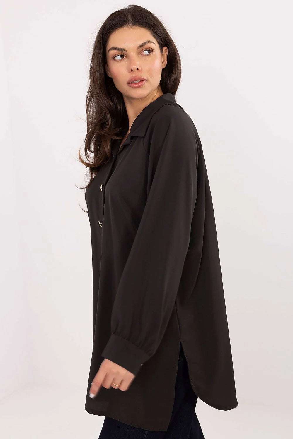 chemise tunique femme oversize longue fluide noire col classique boutonnée boutons bijoux manches bouffantes poignets froncés ourlet arrondi fentes latérales