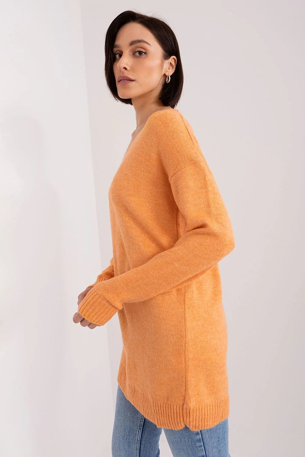 Pull pour femme Chandail Rue Paris couleur orange doux maille fine col V manches longues côtelé casual
