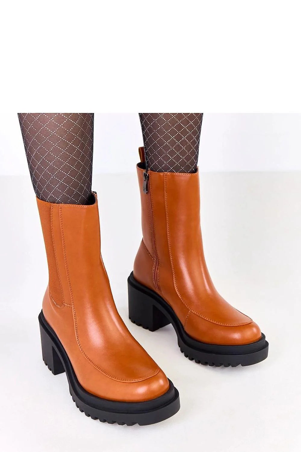 bottines talon bloc 75mm cuir écologique cognac mi mollet bout rond coutures épurées zip intérieur semelle crantée confortable