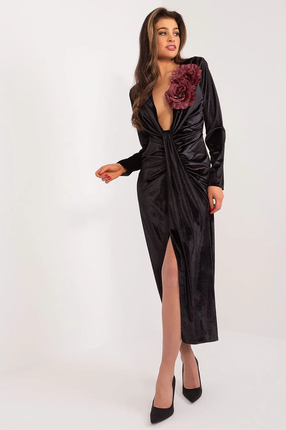 Robe de soirée élégante en velours noire avec épaulettes fleuries manches longues fente frontale taille ajustable pour femme