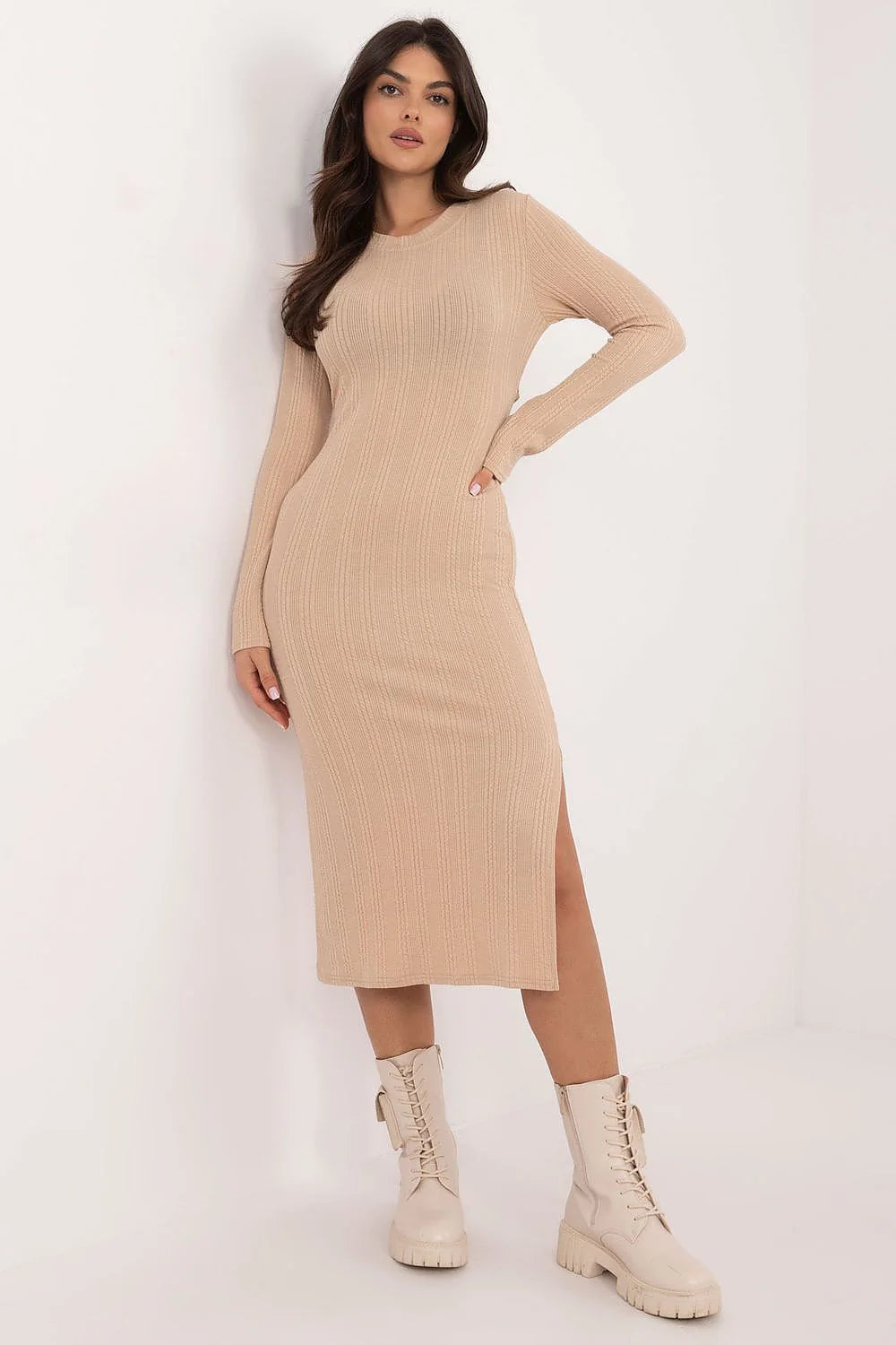Robe de jour Lakerta en maille côtelée beige longueur midi manches longues col rond fente latérale corset ajustable femme