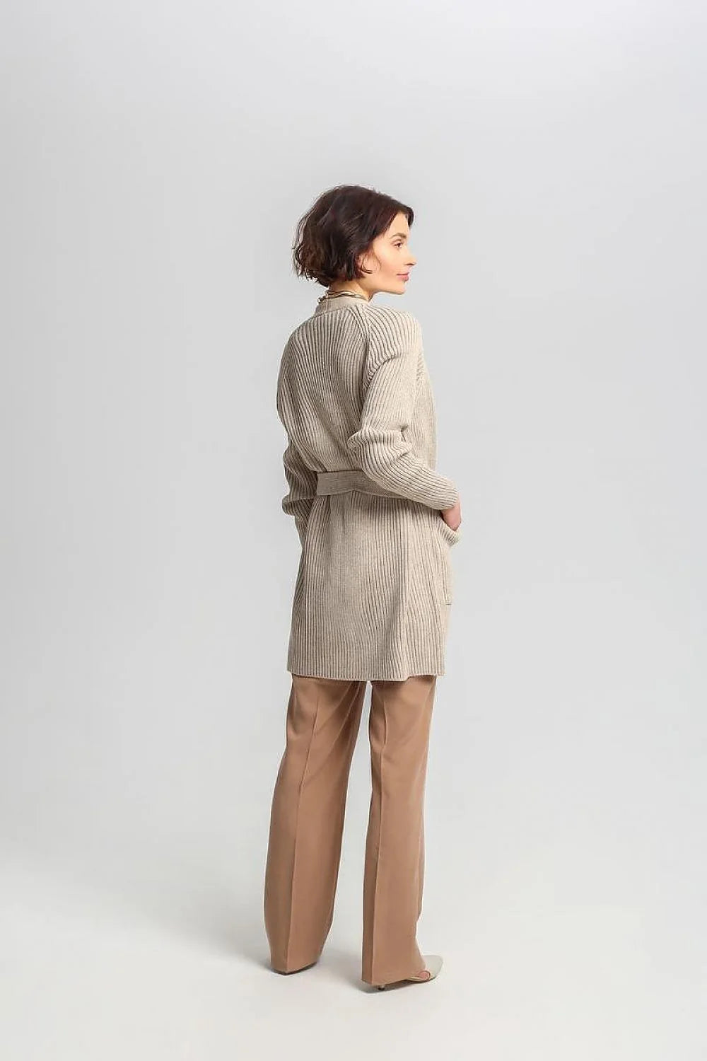 Cardigan féminin long en tricot côtelé beige manches longues poches ceinture à nouer Acrylique 90 % laine 10 % mode élégante pour femmes