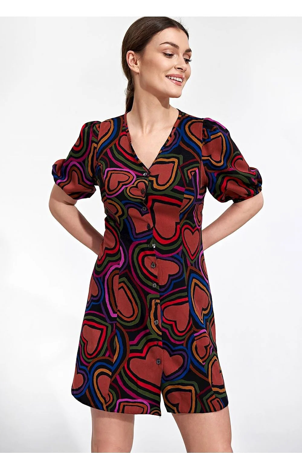 robe été fleurie imprimée multicolore fond noir encolure V manches bouffantes courtes coupe trapèze évasée viscose fluide légère femme