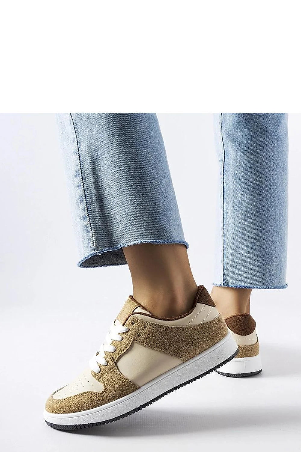 Baskets basses femmes cuir synthétique daim beige marron clair style urbain casual confortable soutien talon