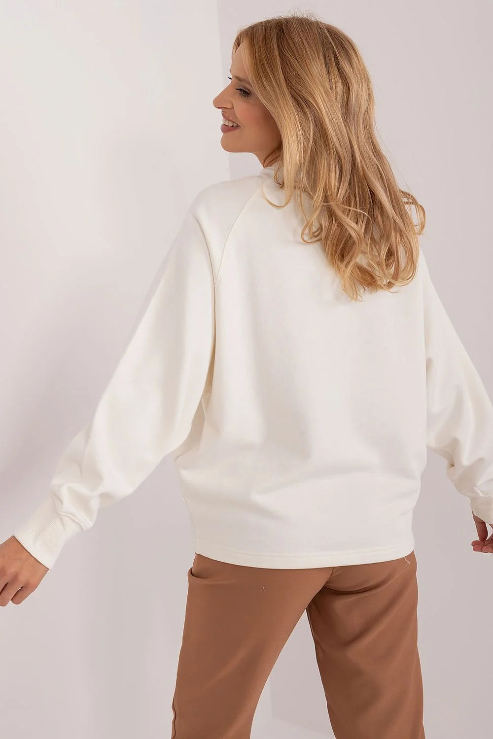 Sweatshirt femme Sublevel design casual ample coton polyester doux respirant manches longues poignets resserrés embroidered text light gray