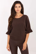 pull femme maille chocolat foncé manches trois quart volants encolure ronde coupe droite taille courte poignets côtelés légère
