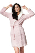 Peignoir femme polyester doux cocooning rose capuche fourrure ceinture poches soirées confort détente