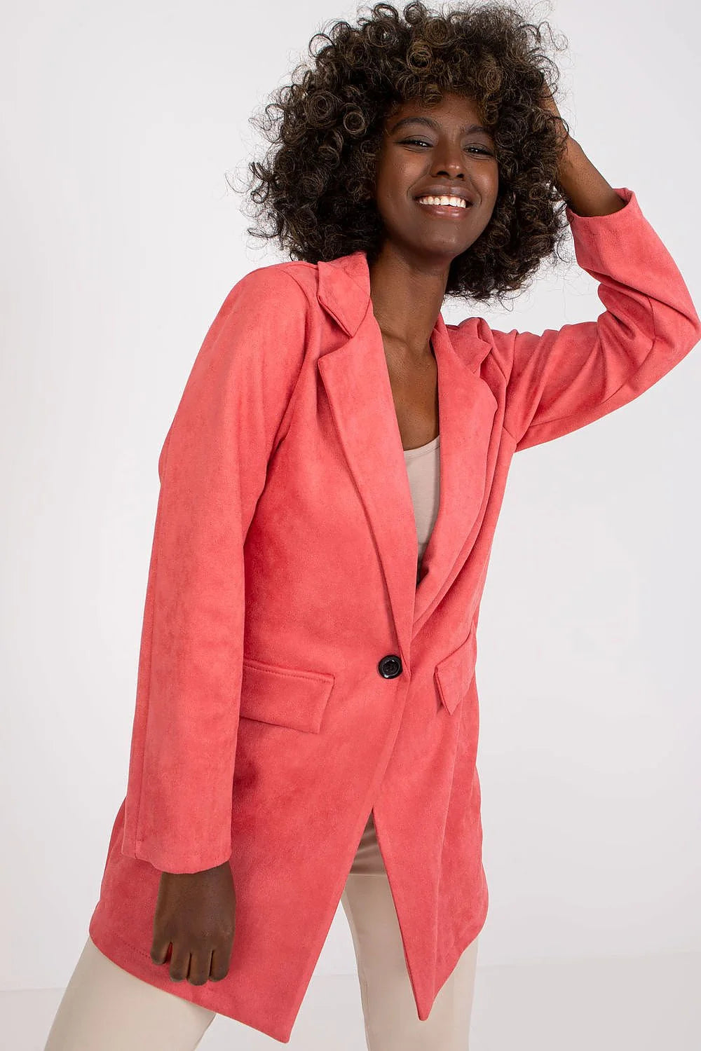 Veste pour femme moderne en imitation daim couleur pêche, style épuré, coupe droite, idéale pour toutes occasions, polyester et élasthanne, manches longues, poches à rabat, fermeture à glissière, look élégant et confortable