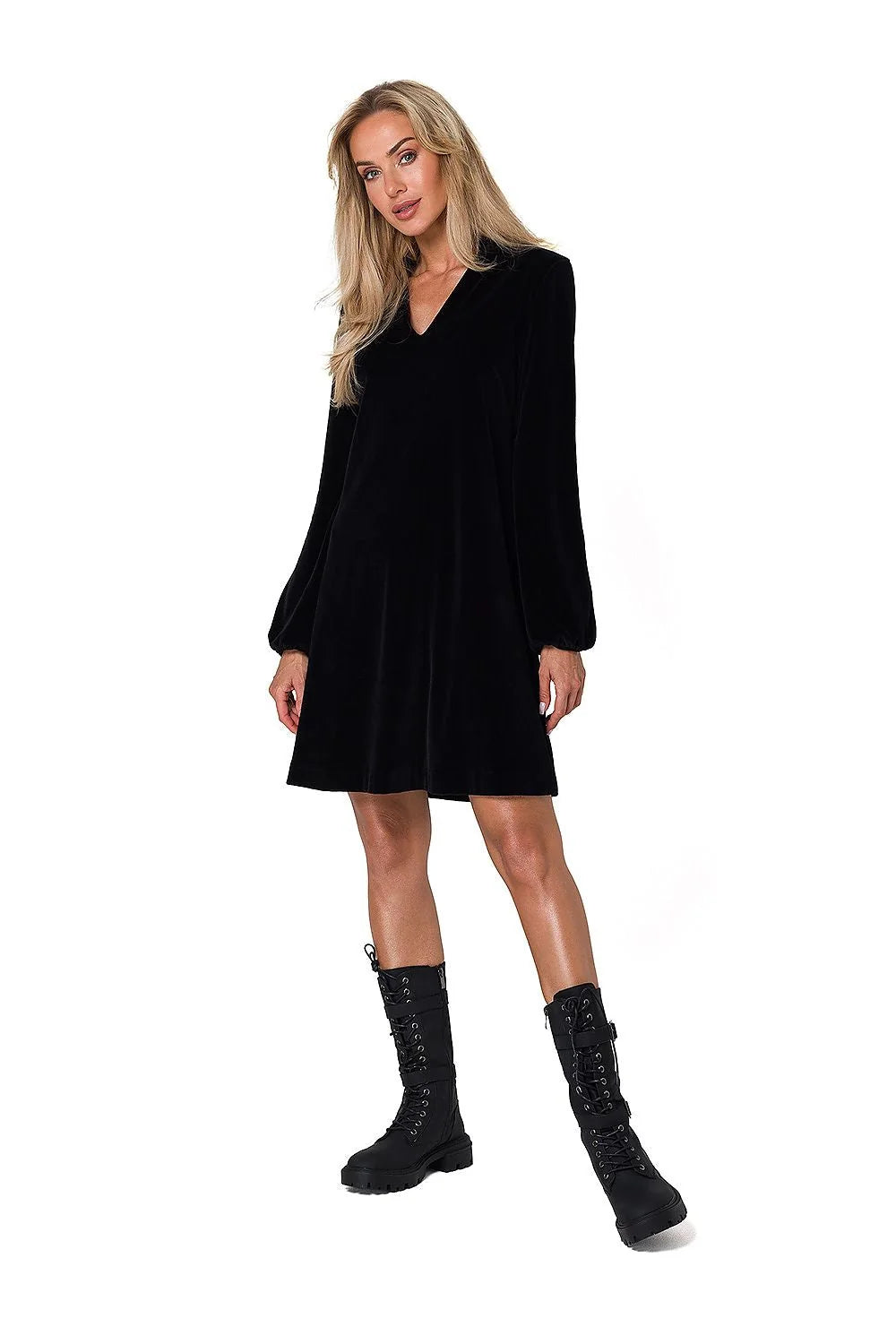 robe velours noire courte trapèze fluide élégante manches longues col V tombé velouté bouffantes minimal chic polyvalente intemporelle