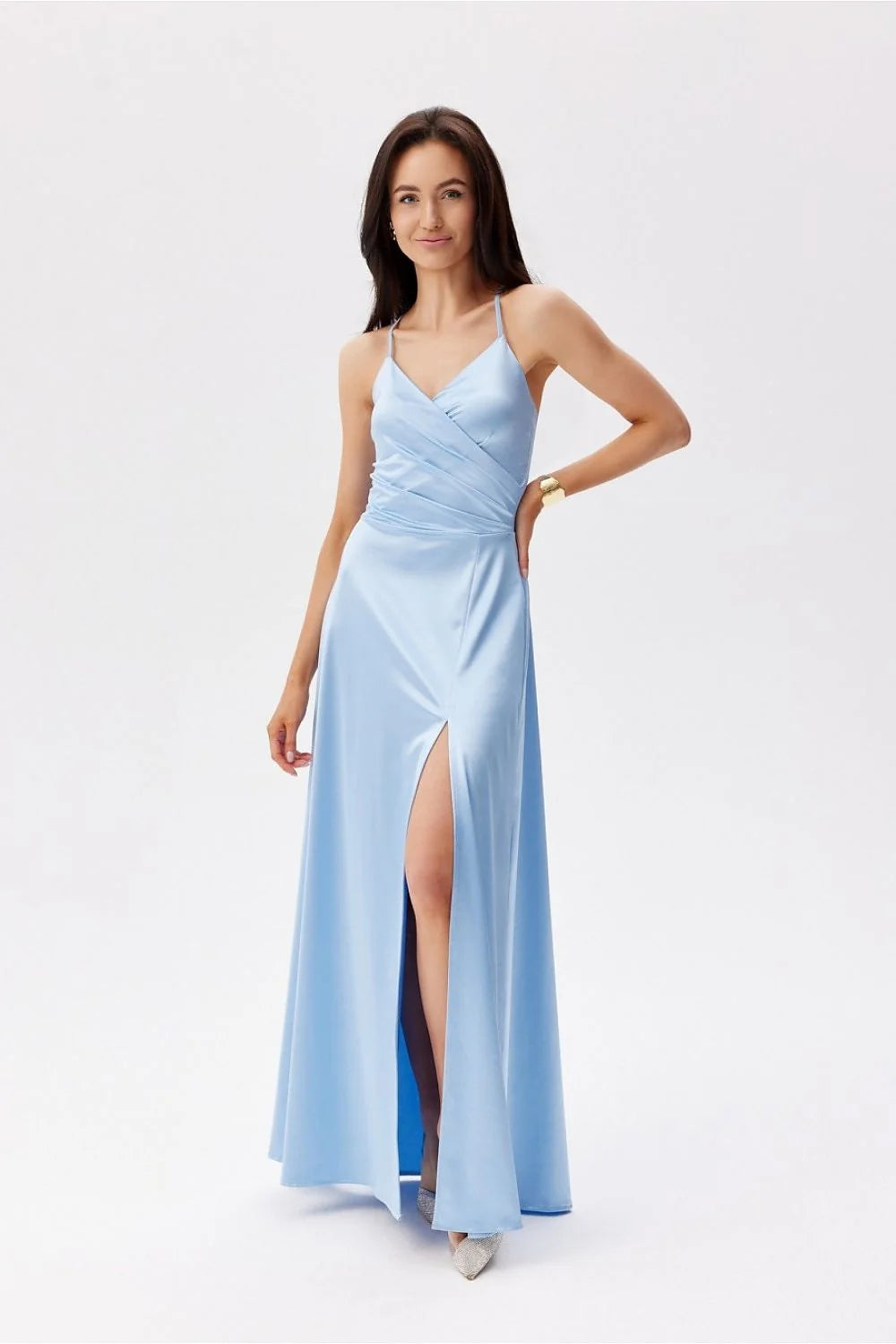 Robe longue élégante couleur bleu pastel matière satinée encolure surplis dos lace fente haute polyester elasthanne femmes