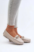 Mocassins femmes design intemporel cuir naturel beige clair chaîne décorative semelle antidérapante style décontracté élégant