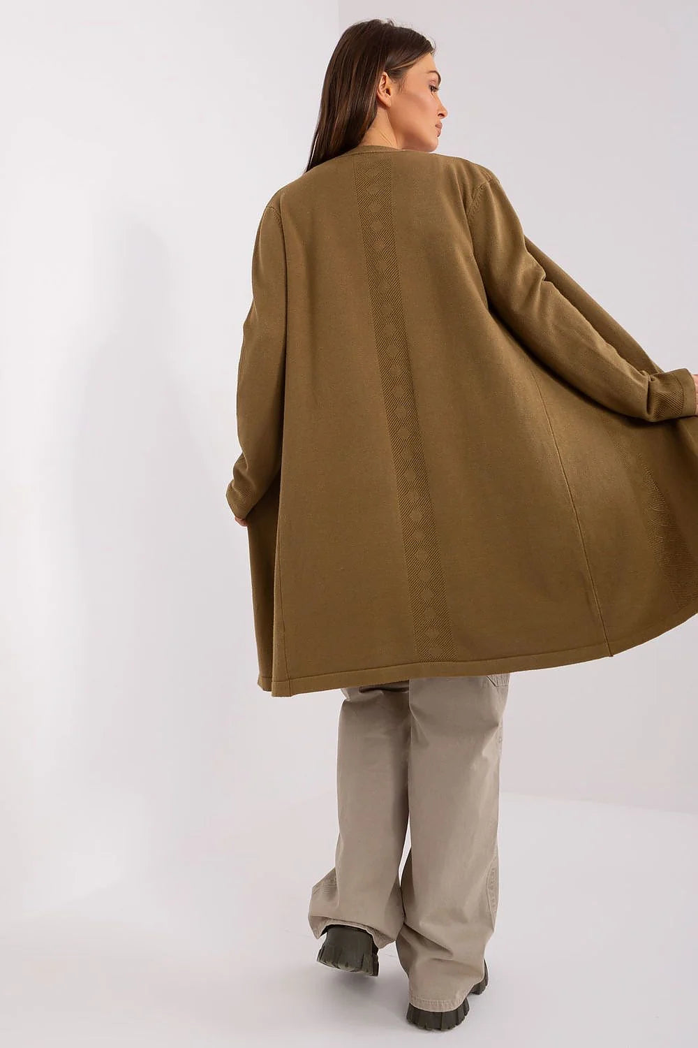 Cardigan long féminin en maille kaki sans fermeture manches longues coupe droite superposable occasion quotidienne