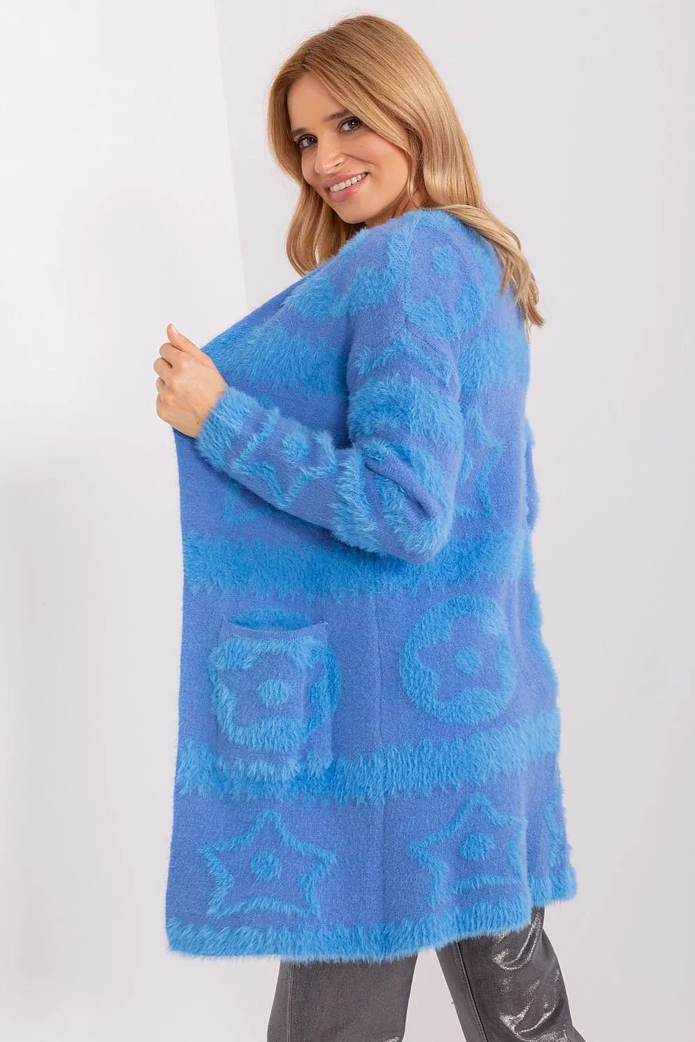 Cardigan pour femmes style décontracté couleur bleue vibrante motifs géométriques matériau doux longueur cuisses manches longues