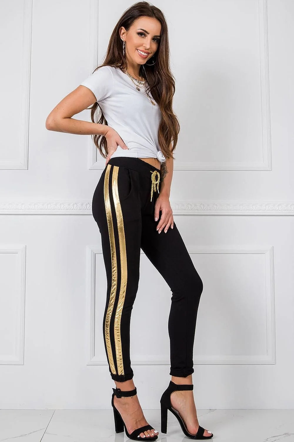 Pantalon survêtement femme style décontracté bleu marine doré coton élasthanne taille élastiquée poches latérales fuselé moderne
