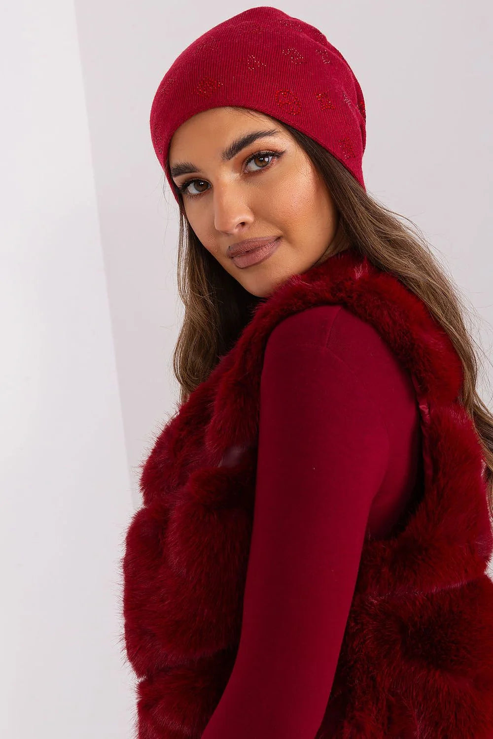 bonnet gilet haut hiver élégant rouge bordeaux vif tricot imitation fourrure femme maille côtelée slouchy ajusté doux extensible scintillant