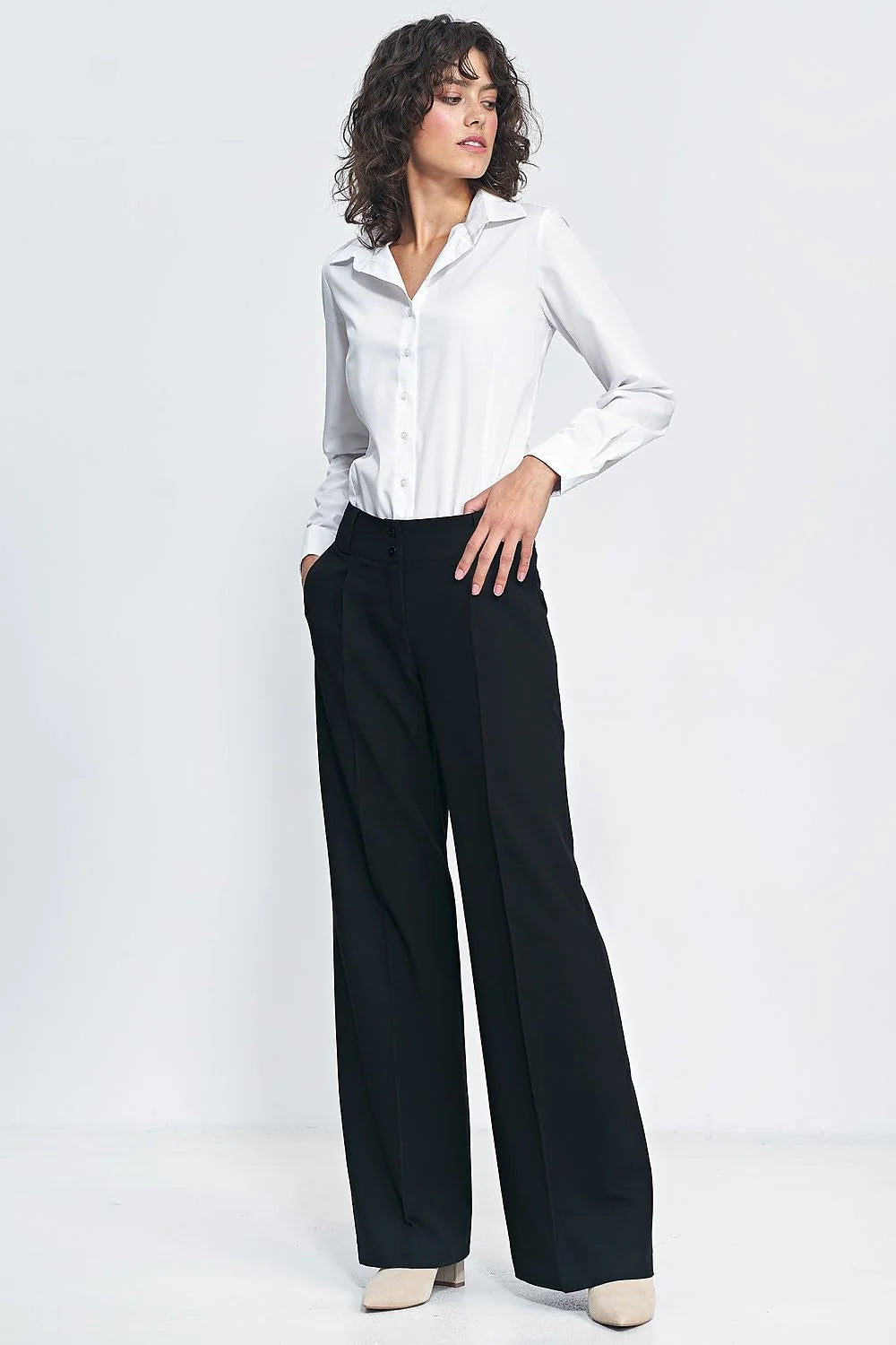 Chemise blanche femme manches longues col boutonné coupe ajustée coton polyester occasion professionnelle élégance