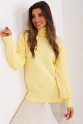 Pull col roulé femme motif torsadé jaune pâle en maille douce coupe ample manches longues finitions côtelées automne hiver