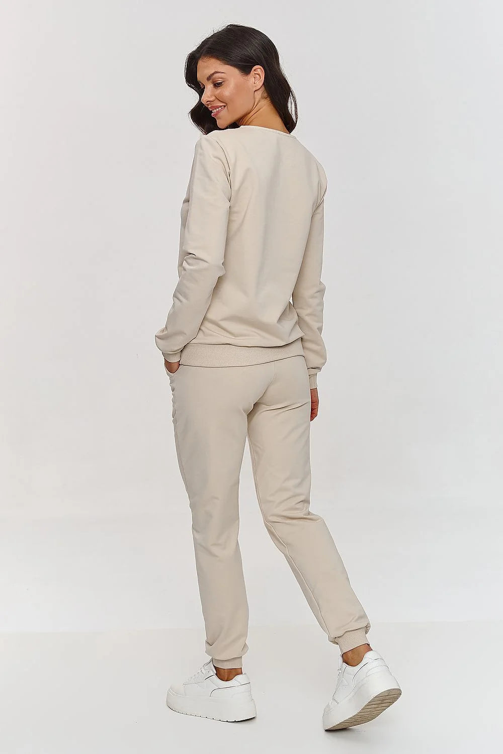 ensemble survêtement femme beige jersey coton col V manches longues pantalon ajusté taille élastique chevilles resserrées poches latérales