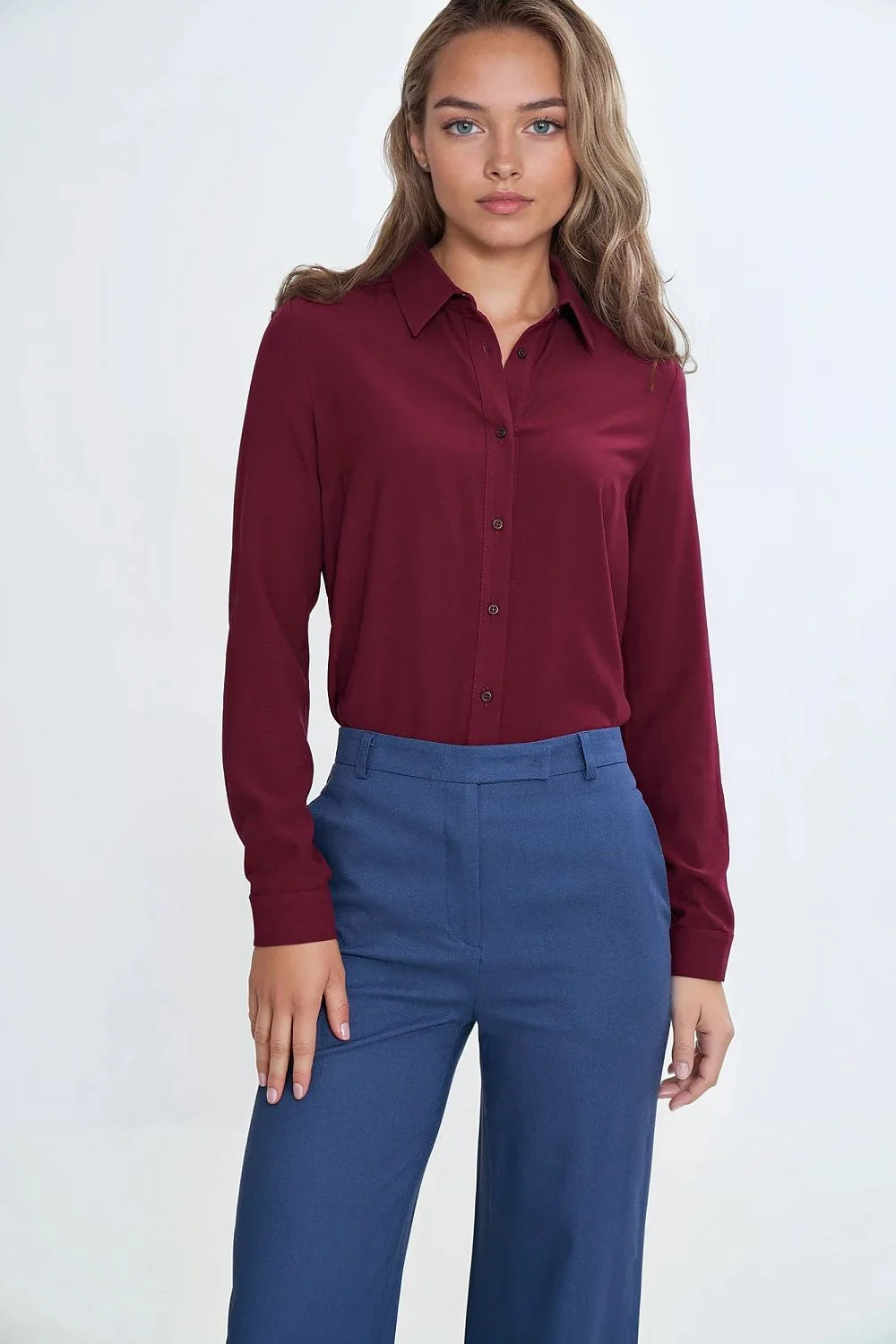 Ensemble chemisier-pantalon élégant moderne femme coupe classique col à revers manches longues taille haute droite bleu marine bordeaux