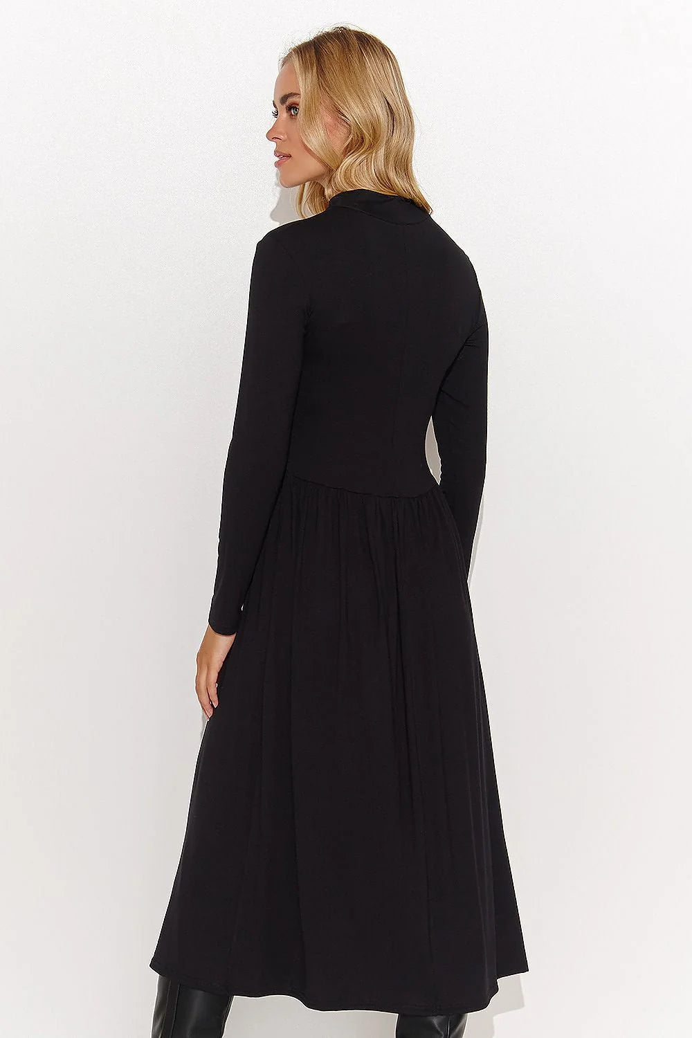 Robe Makadamia noire longue manches longues col montant matières douces taille ajustable femme élégance intemporelle