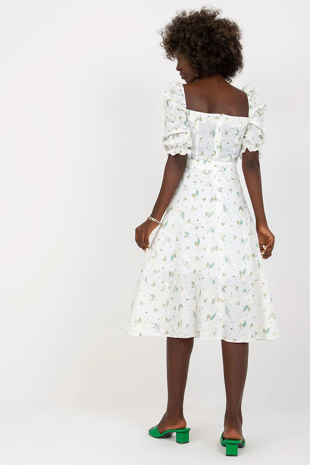 Robe été élégante imprimé floral blanc délicat encolure carrée manches bouffantes taille ajustable ceinture assortie longueur midi fente moderne femme