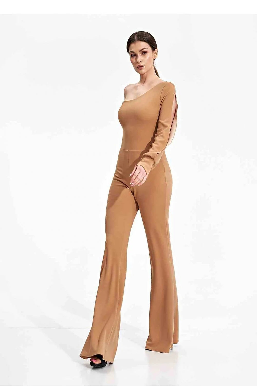 Combinaison élégante asymétrique longue épaule nue matière stretch noire femme soirée événement taille ajustable