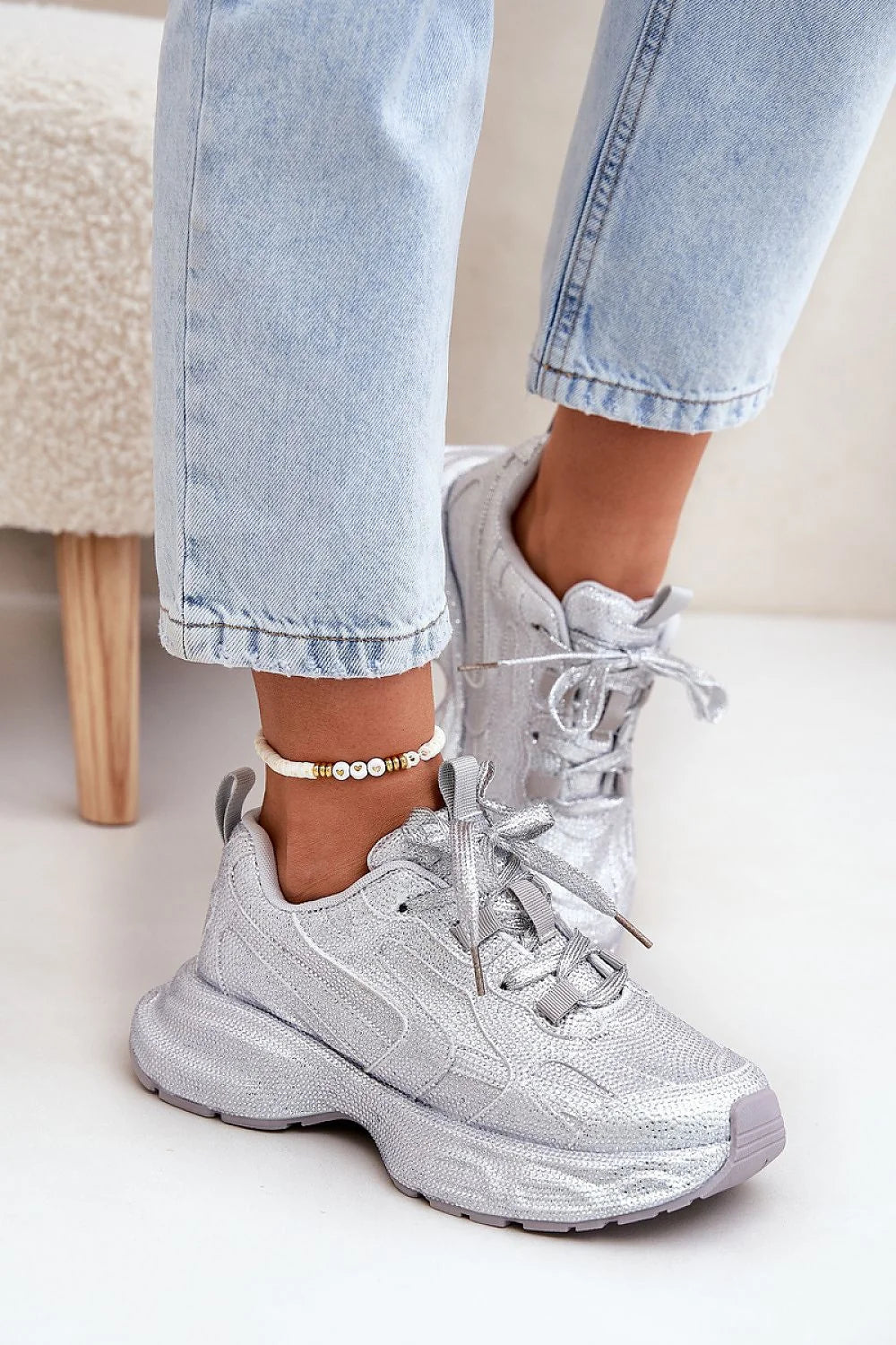 baskets sneakers femme argenté métallisé mesh texturé brillant zircons strass plateforme surélevée semelle crantée maintien confort cuir artificiel doublure