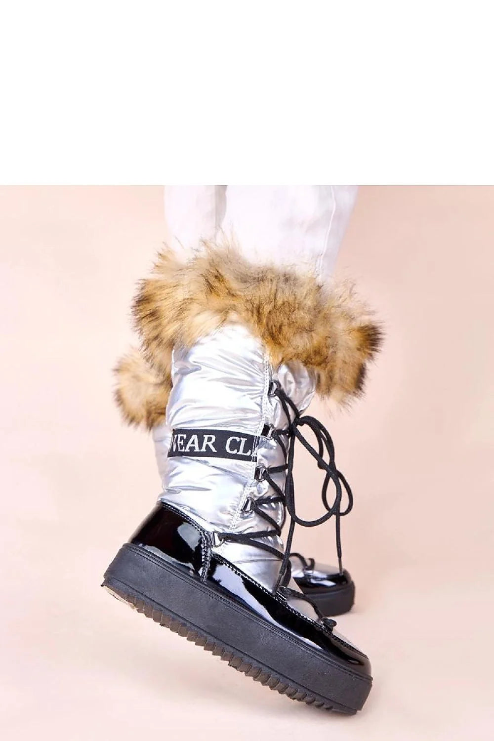 bottes neige Malida eskimo argentées matelassées fourrure beige vernis noirs lacets croisés nylon métallisé rembourré plateforme crantée antidérapante chaude confortable