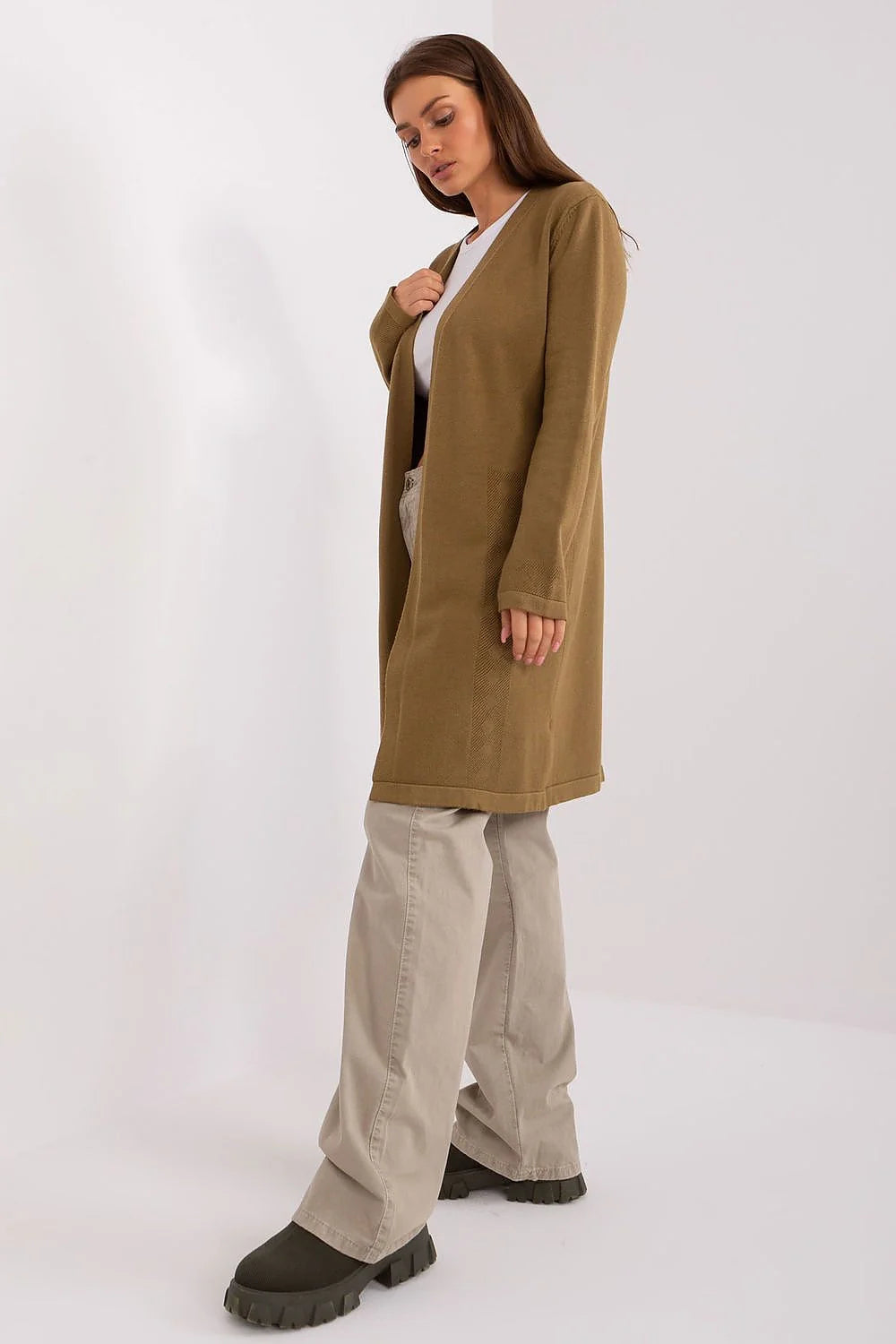 Cardigan long féminin en maille kaki sans fermeture manches longues coupe droite superposable occasion quotidienne