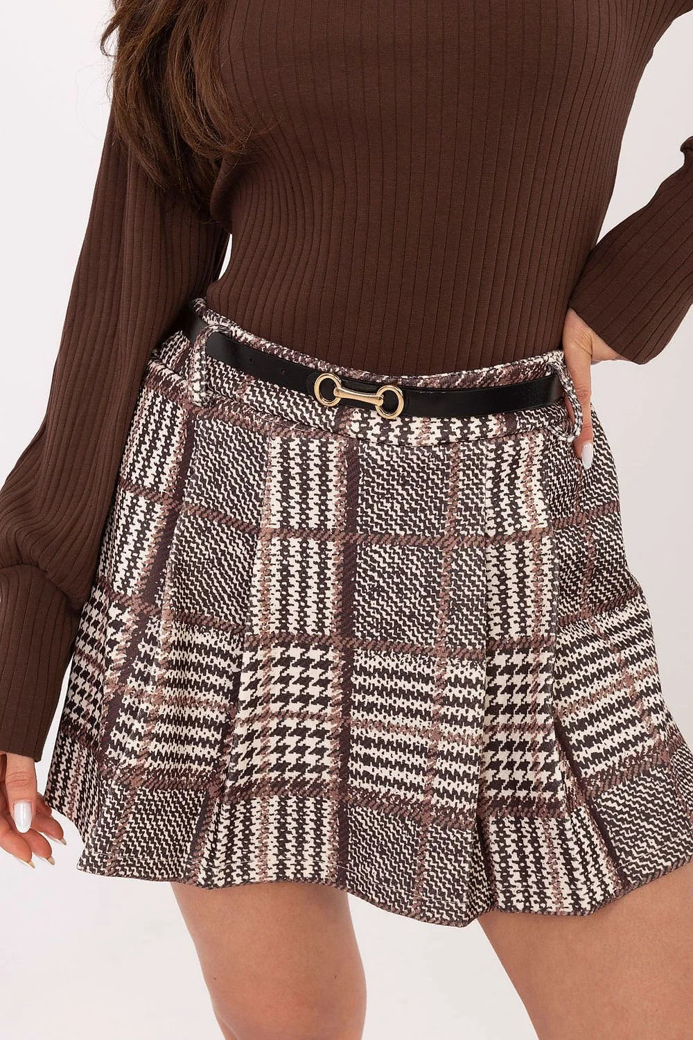 shorts jupe carreaux tweed pieddepoule tartan trapèze plissée volantée marron beige écru taille haute ceinture noire boucle dorée