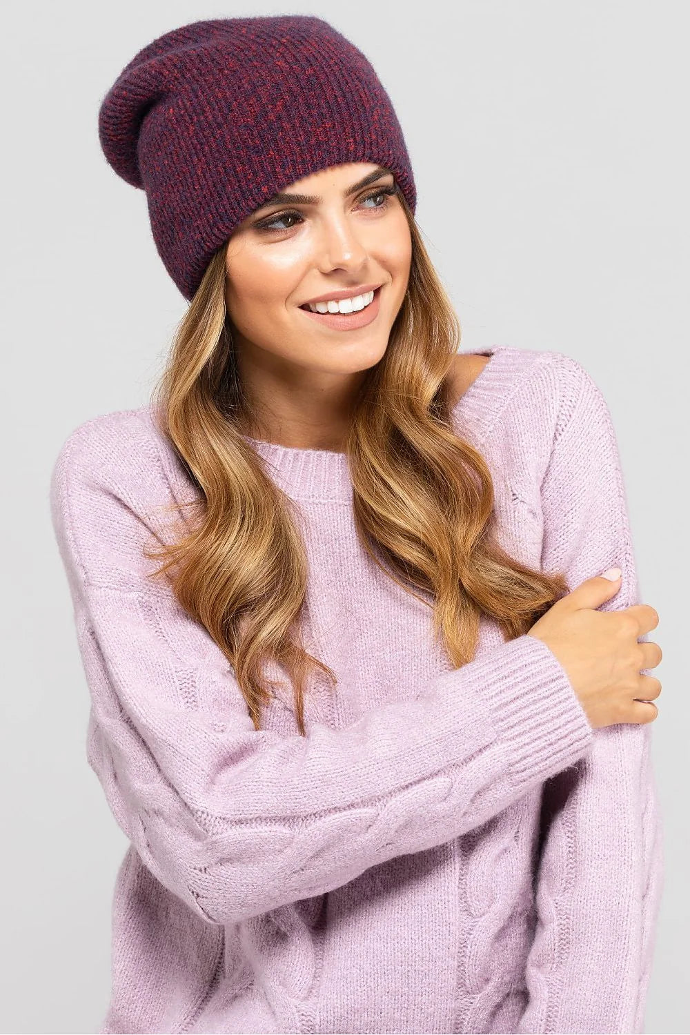 Bonnet femme côtelé couleur bordeaux nuances rouge style classique casual automne hiver doublé matières qualitatives chaleur confort