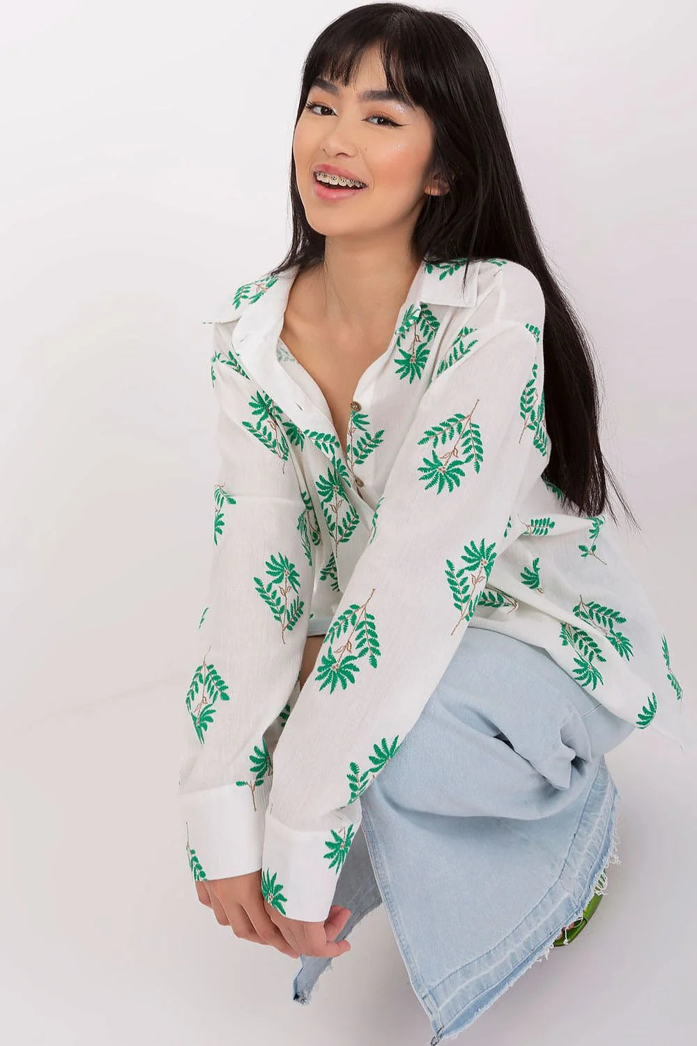 Chemise femme manches longues design élégant motif floral vert coton blanc cassé coupe ample style décontracté