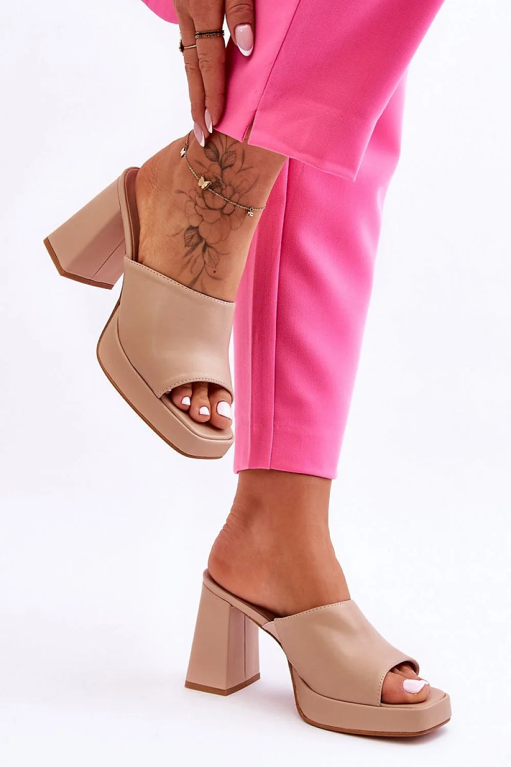 Mules à talons femmes style moderne épuré cuir synthétique beige nude talon carré 9.5cm plateau 2.5cm