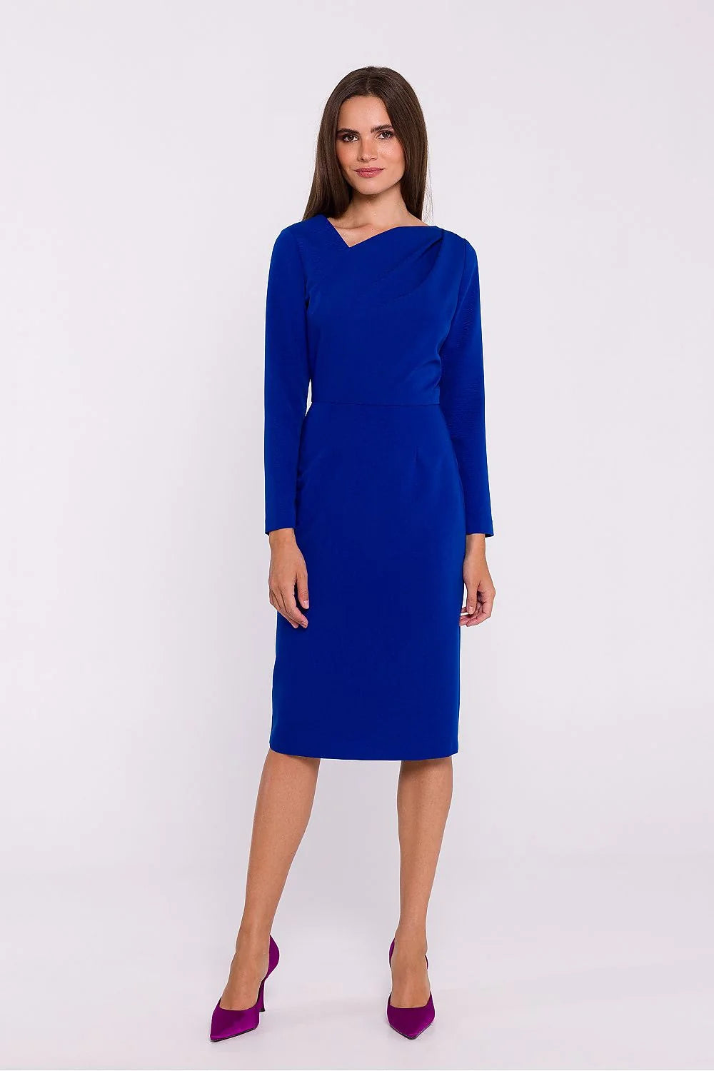 Robe élégante pour femme coupe crayon manches longues encolure asymétrique bleu électrique tissu extensible taille ajustable