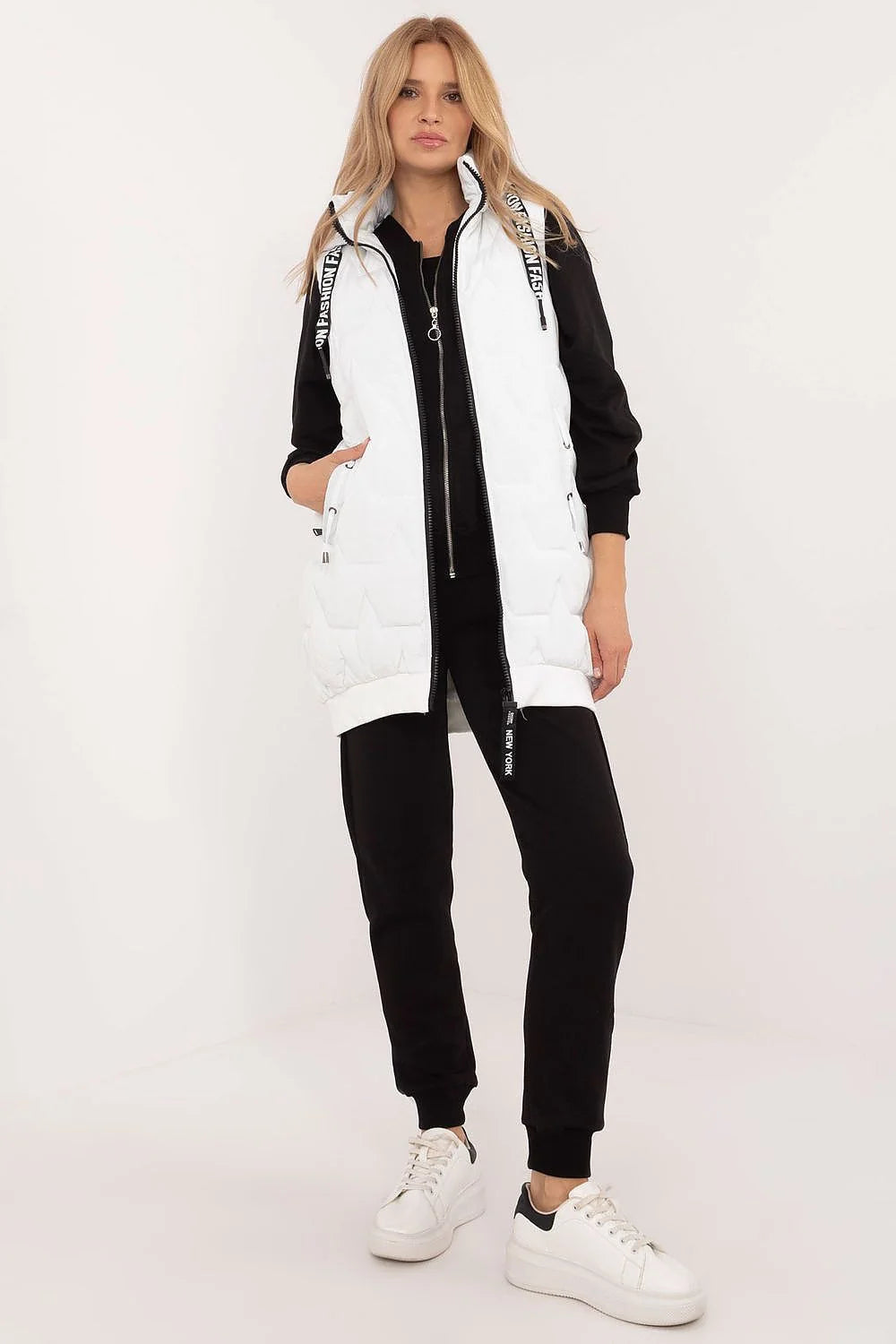 Gilet matelassé pour femme longueur genoux capuche amovible fermeture éclair poches latérales blanc contrasté noir polyester