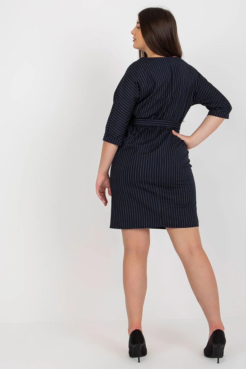 Robe taille plus rayures blanches sur fond noir coupe crayon manches 3/4 encolure bateau ceinture amovible