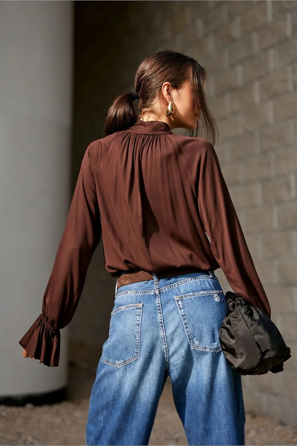 blouse femme chocolat viscose élasthanne fluide soyeuse lavallière nœud manches longues bouffantes poignets smockés coupe droite ample élégante bureau soirée