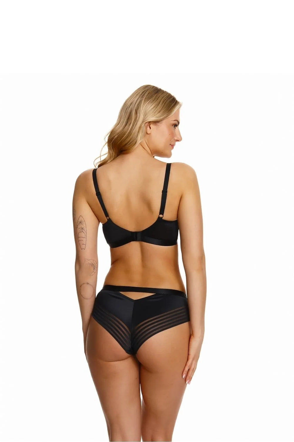 Ensemble de lingerie élégant noir à bandes transparentes soutien-gorge rembourré culotte basse buste généreux matières douces confort sex-appeal