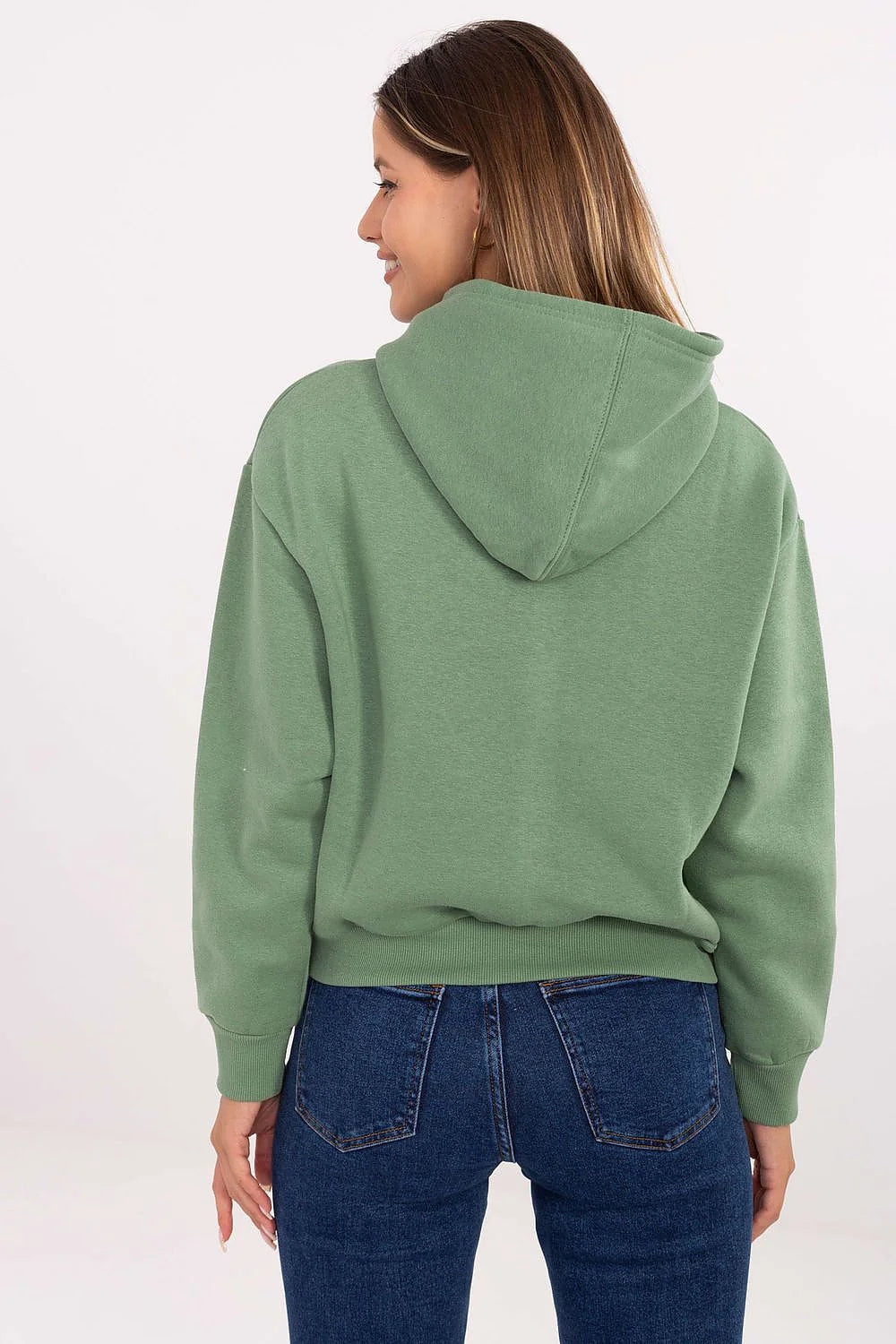 sweat capuche femme vert sauge coupe relaxed courte hanches épaules tombantes molletonné doux bords côtes poignets imprimé noir